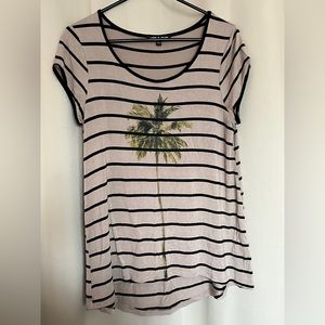 Gently Worn Women’s Cable & Gage Hi-Low Tunic Shirt